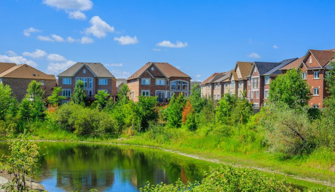 Canadian real estate with luxury homes